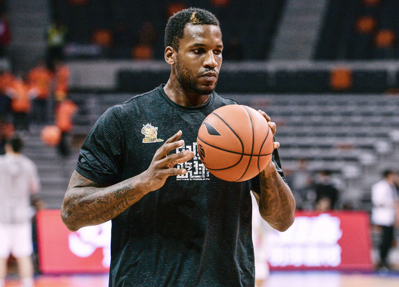 频频威胁对 频频威胁对